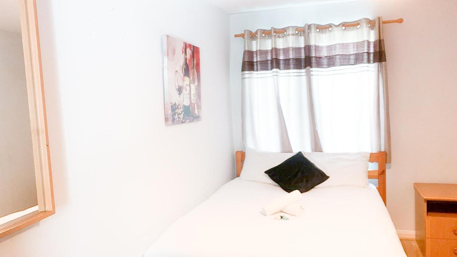 Lovely, Cosy & Central 3 Bed House Near Station Джилингам Екстериор снимка